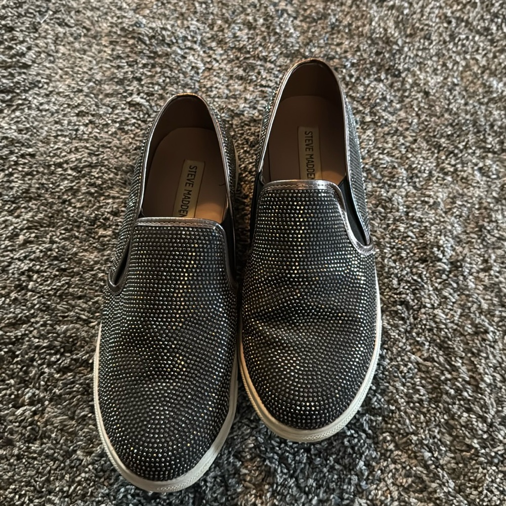 Womens Size 9 Steve Madden Slip Ons
